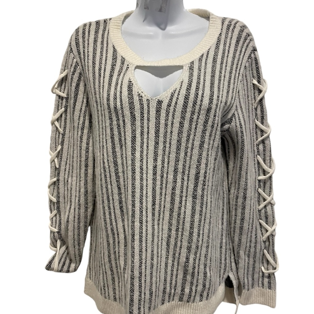ROCK & REPUBLIC Women’s Striped Long Sleeve Sweater Size Medium - Picture 2 of 15